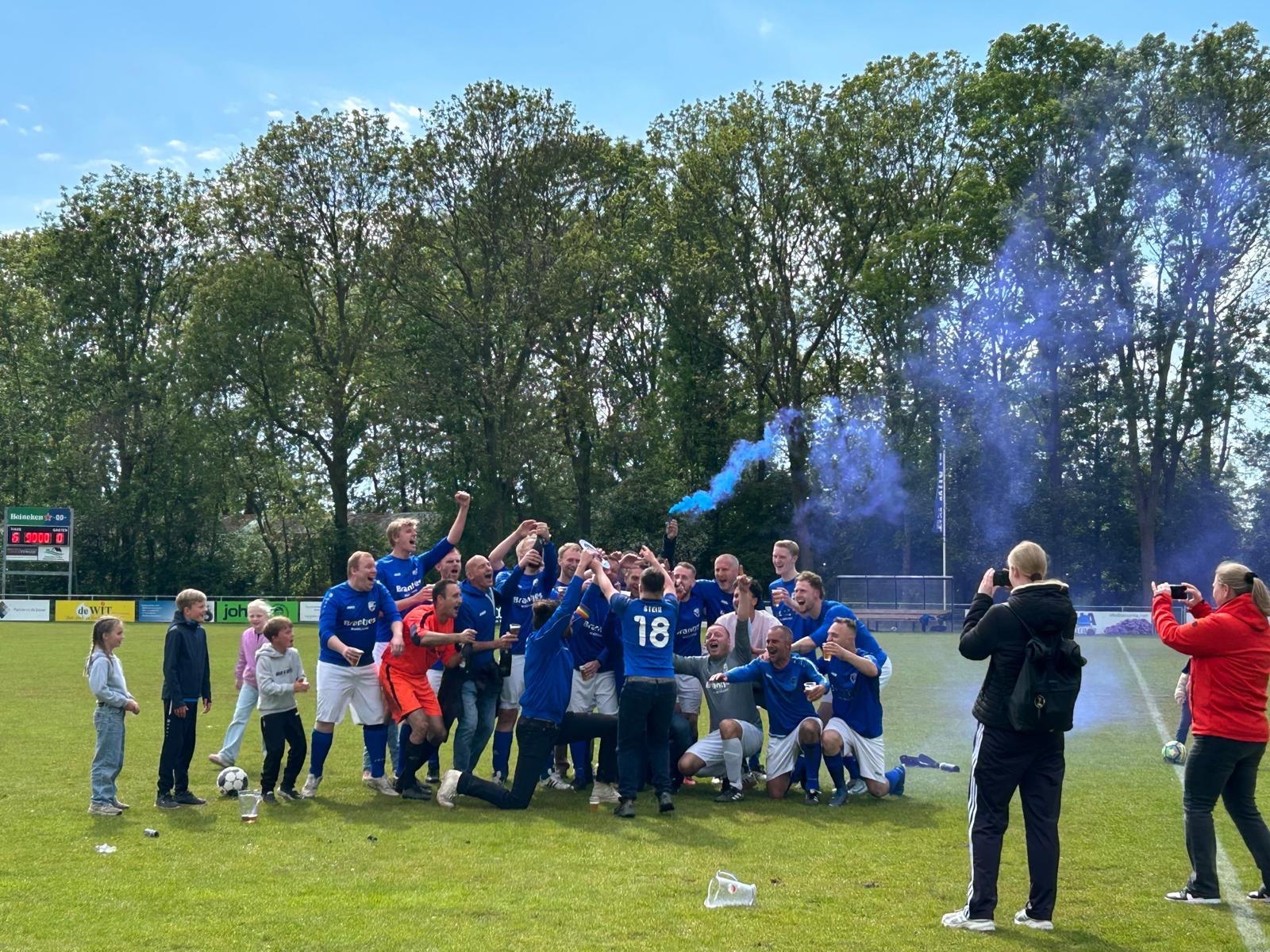 Blauw-Wit 6 is kampioen