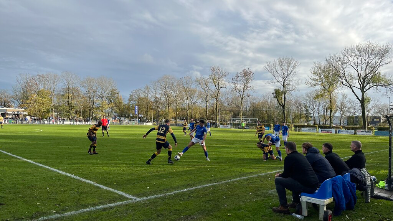 Blauw-Wit legt het in de slotfase af tegen ZVC ‘22