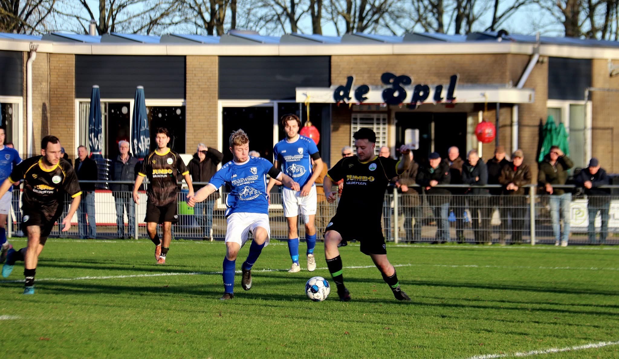 Blauw-Wit sluit 2025 af met 0-0 tegen Wherevogels: een jaar om trots op te zijn