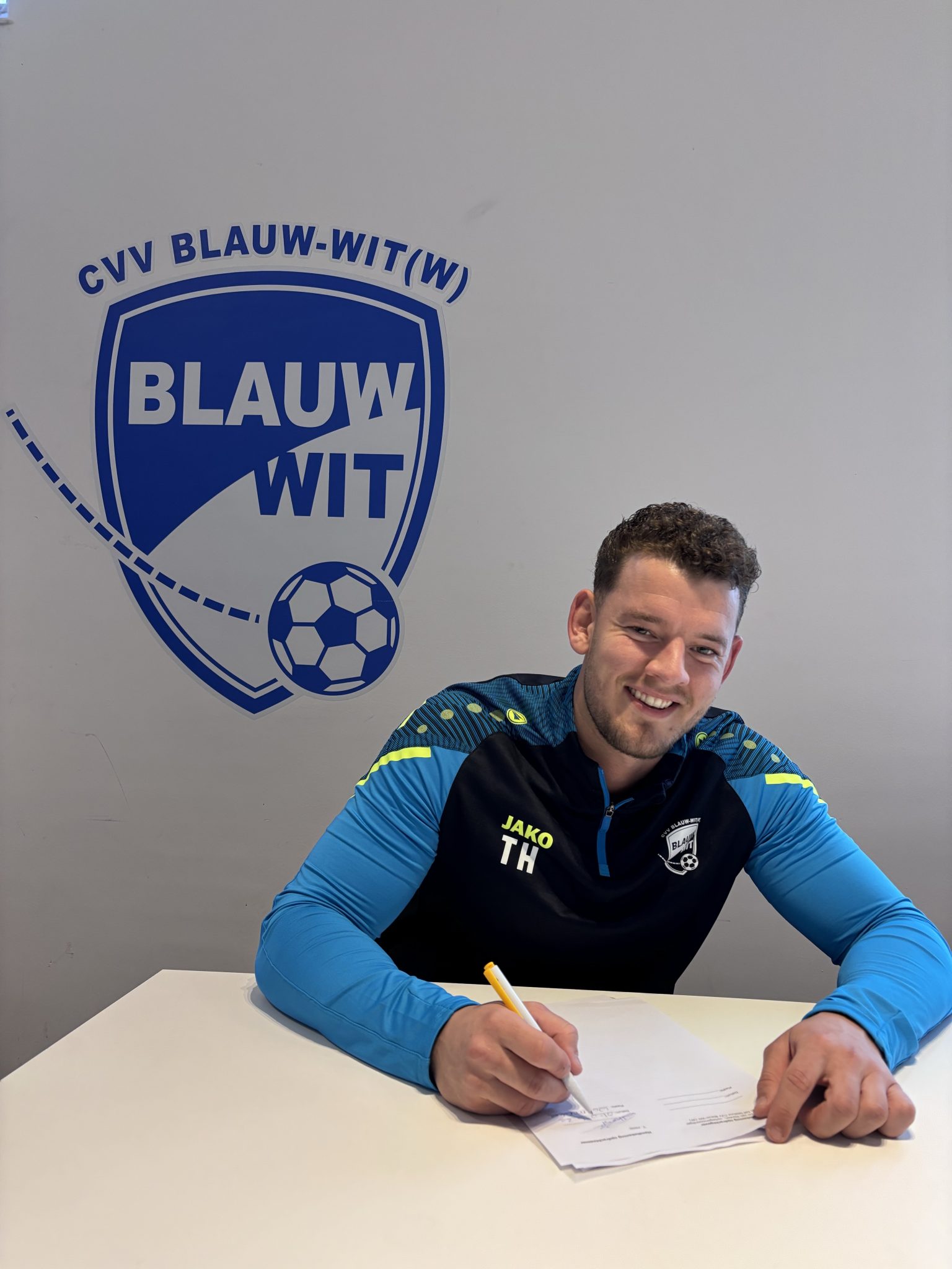 Thijs Hesp blijft assistent trainer bij Blauw-Wit 1
