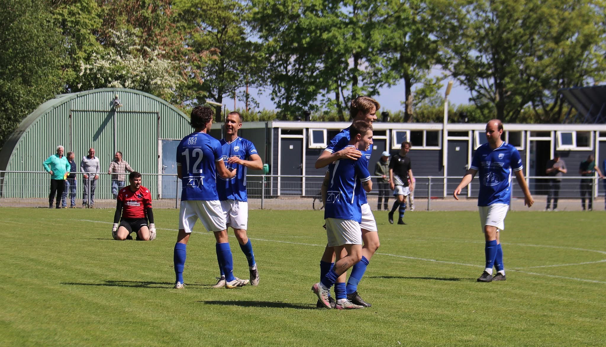 Blauw-Wit houdt spanning erin met zege op OSV
